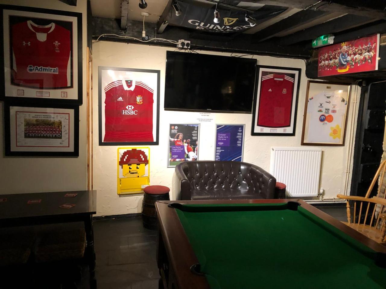 The Crosskeys Inn Usk Kültér fotó