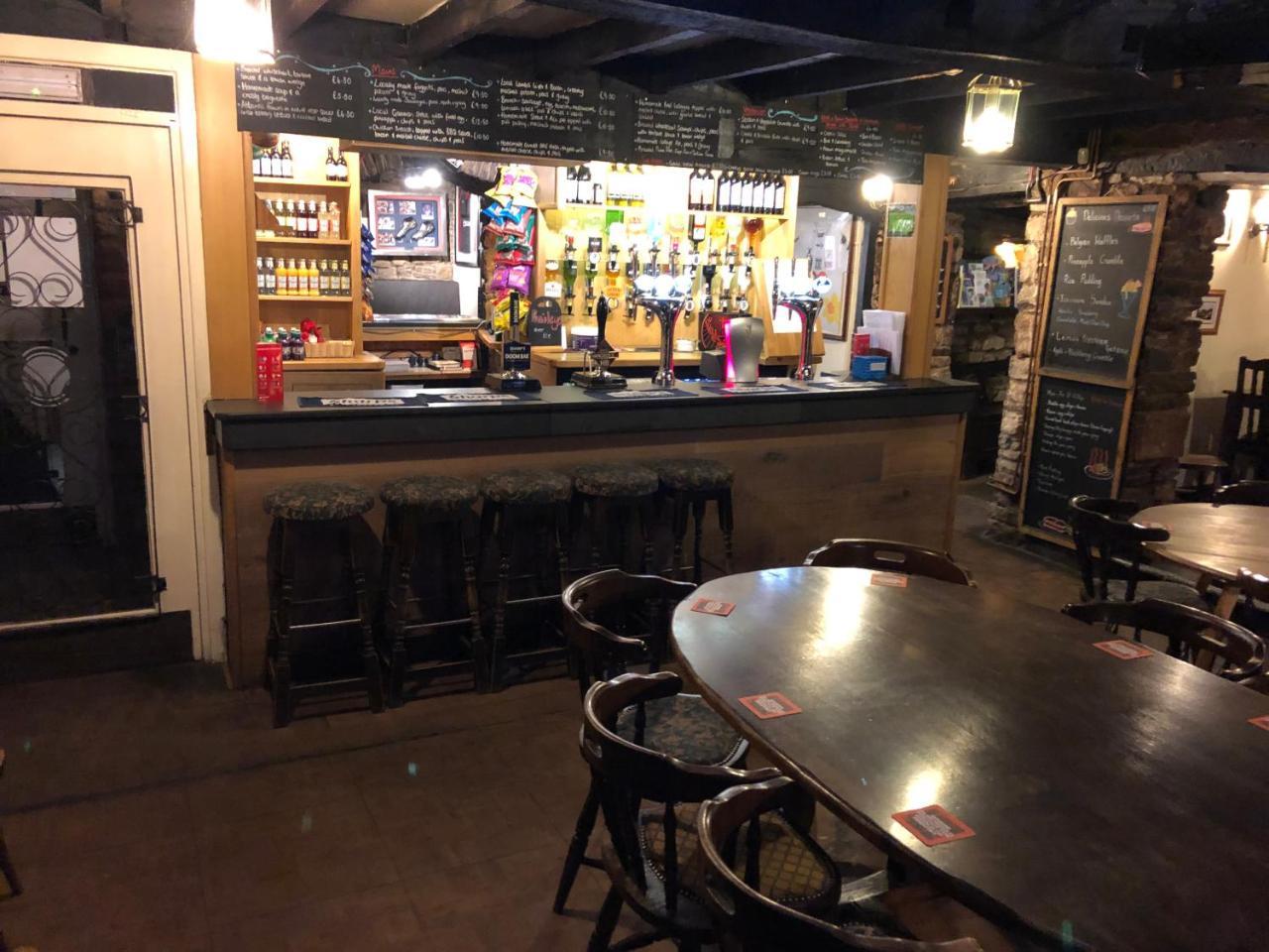 The Crosskeys Inn Usk Kültér fotó