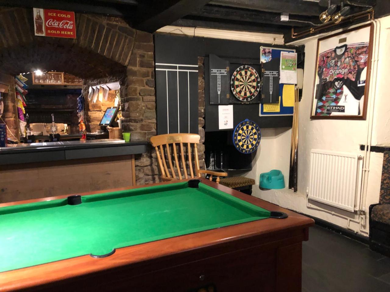 The Crosskeys Inn Usk Kültér fotó